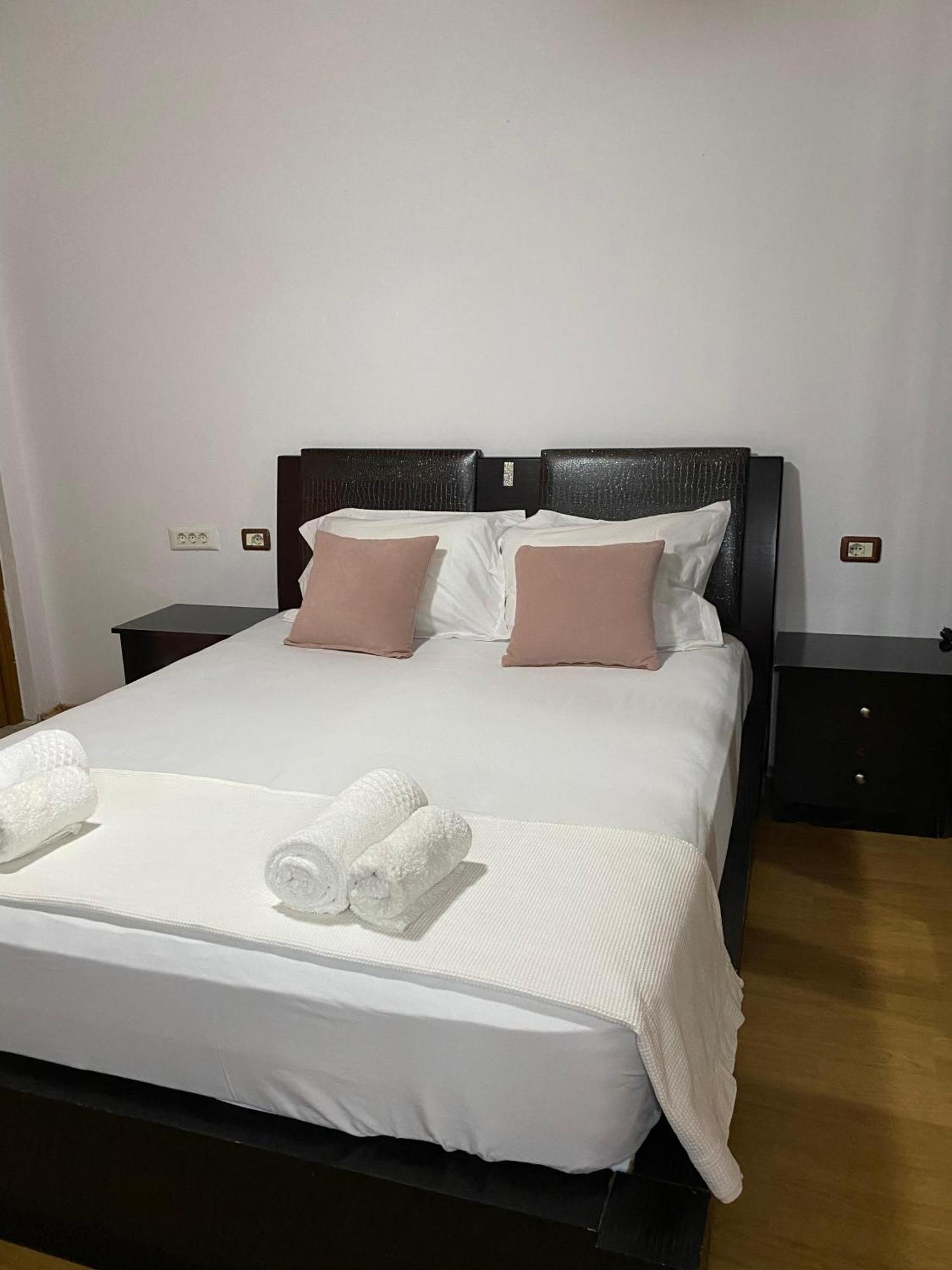Bertis Guest House Гирокастра Экстерьер фото